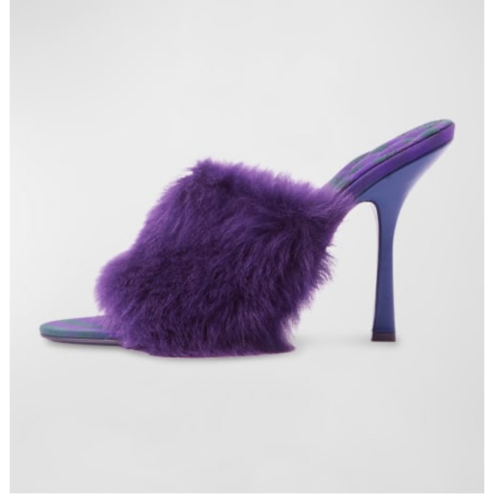 Burberry
Minnie Shearling Stiletto Mule Sandals - Picture 4 of 11